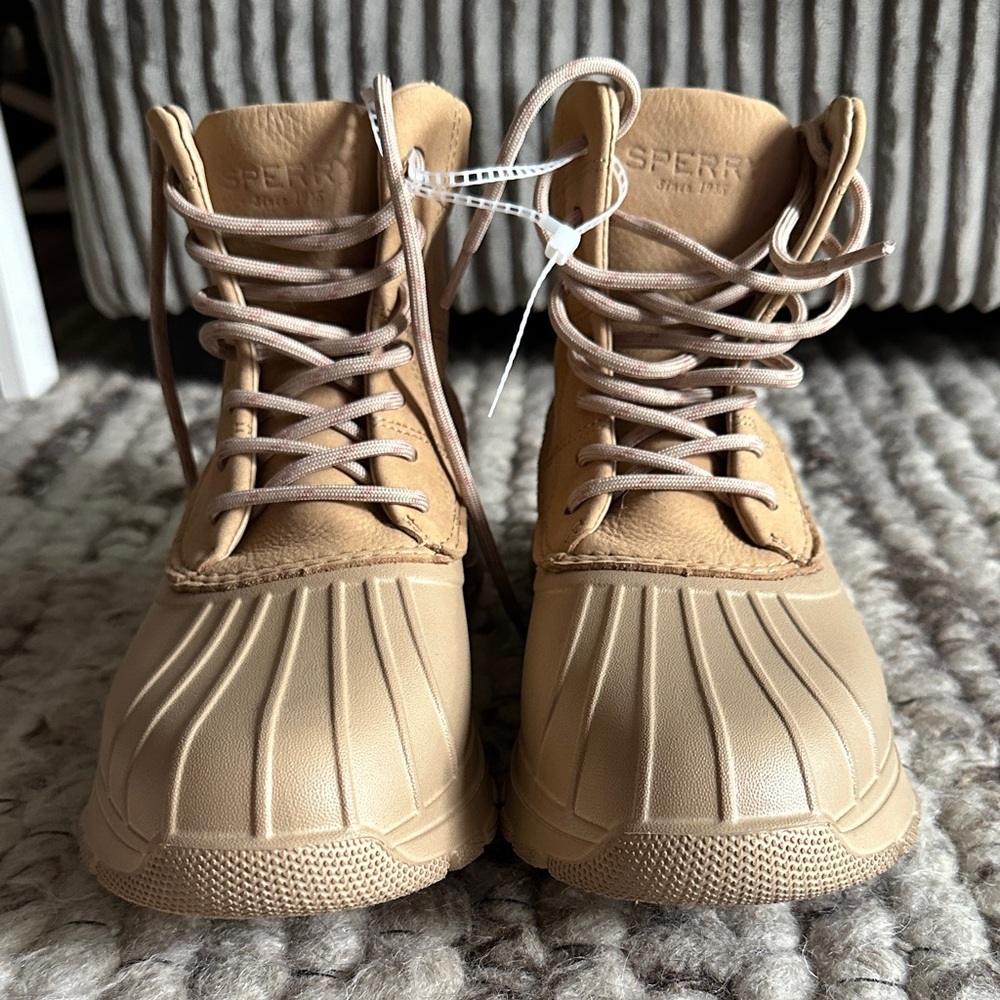 Sperry Beige Lace-Up Duck Boots NWOT